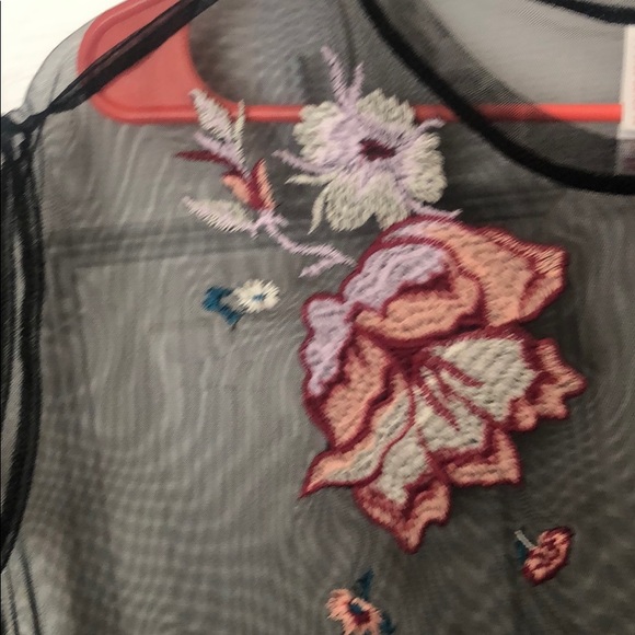 Sheer short sleeve embroidered top - Picture 2 of 4